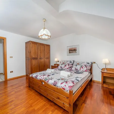 Guesthost - Penthouse Vista Monte Priesnig